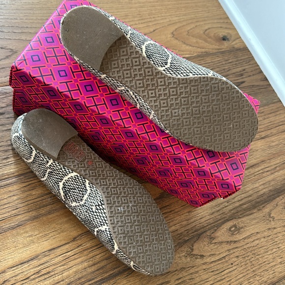 Tory Burch Reva Ballet Flats in Cobra Print Black Natural with Pewter Logo 8 - Picture 5 of 6